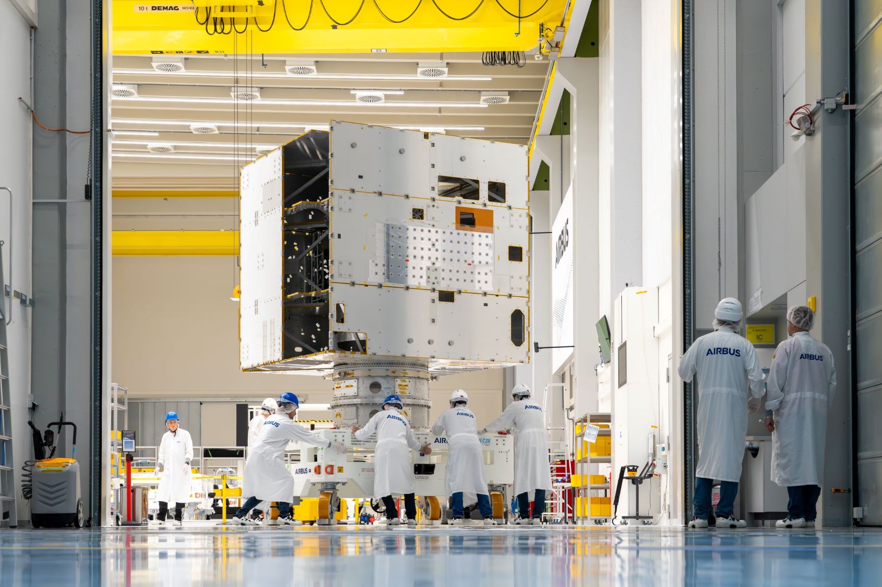 Arrival of the Galileo to the Friedrichshafen cleanroom - Copyright Airbus