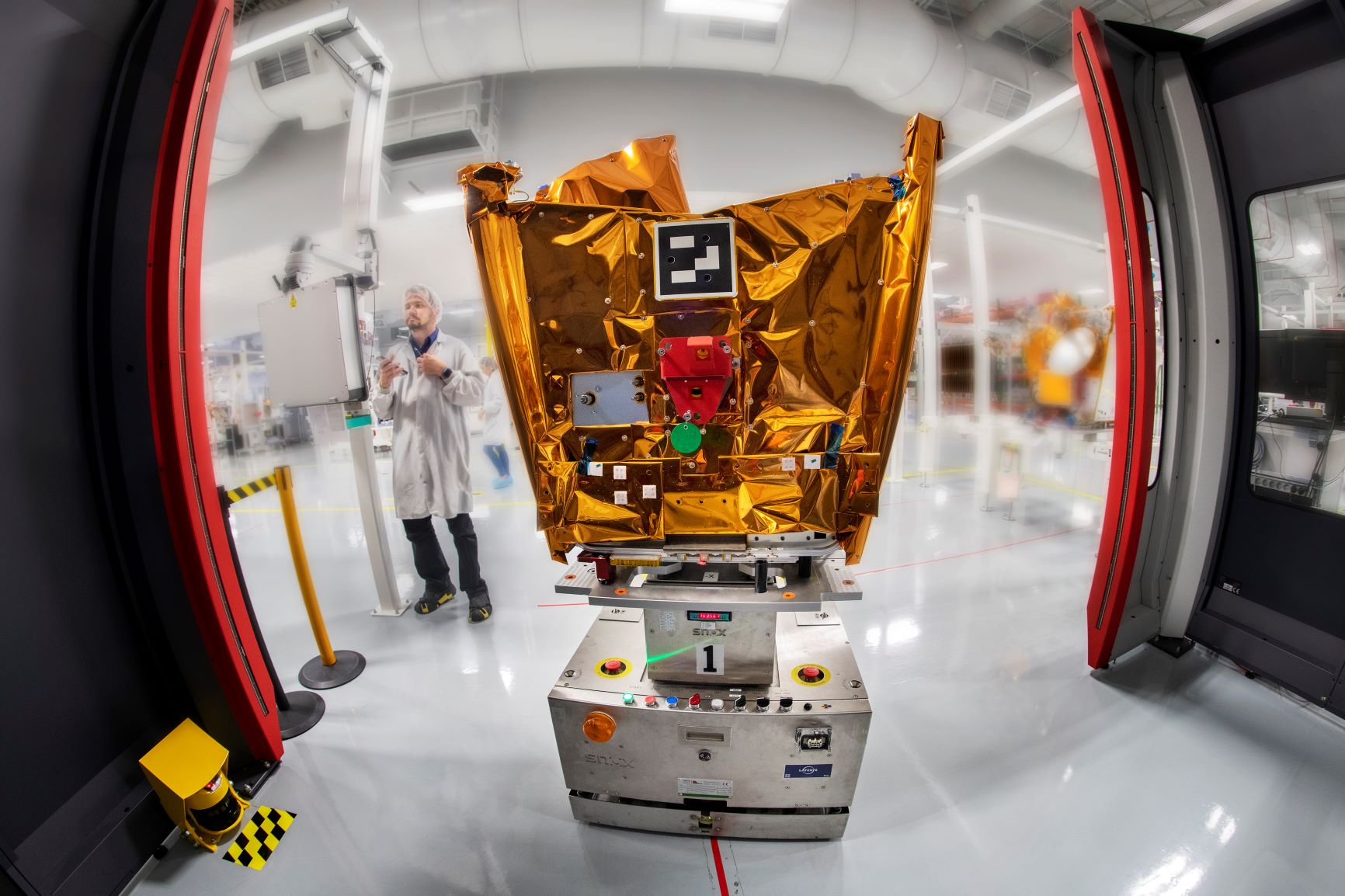 Airbus Announces Purchase of Eutelsat OneWeb’s Stake in Satellite Constellation Manufacturing Joint Venture Photo credit: Max Alexander Photography
