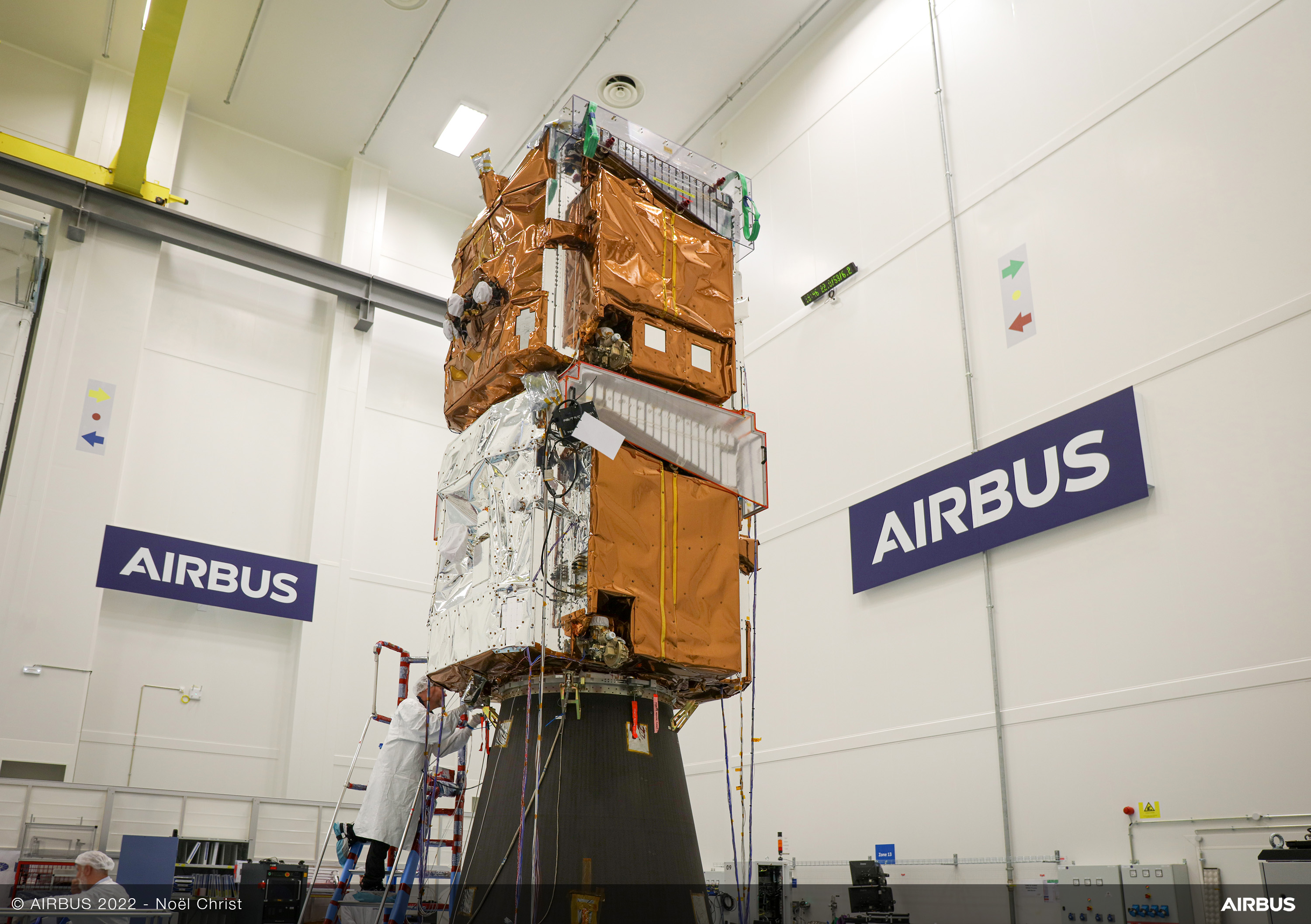 Both final Pléiades Neo satellites in their “self-stacked” configuration during mechanical tests - Copyright Airbus -
