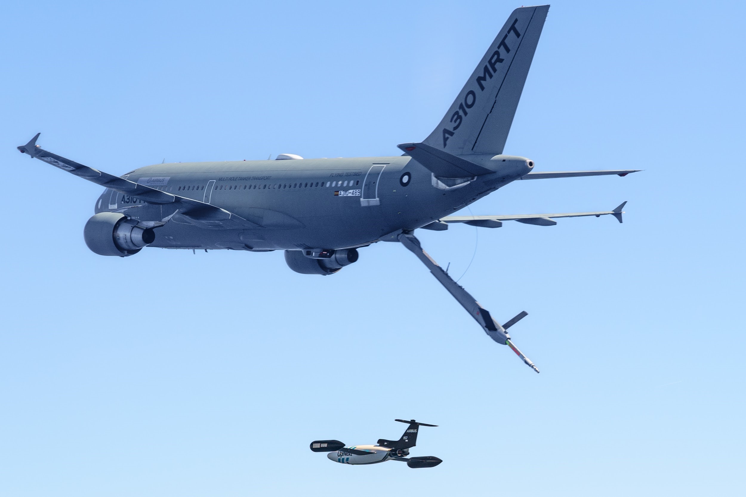 En - Airbus achieves in-flight autonomous guidance and control of a drone from a tanker aircraft 70199939-dfd2-4b6d-851b-23f90080b39b